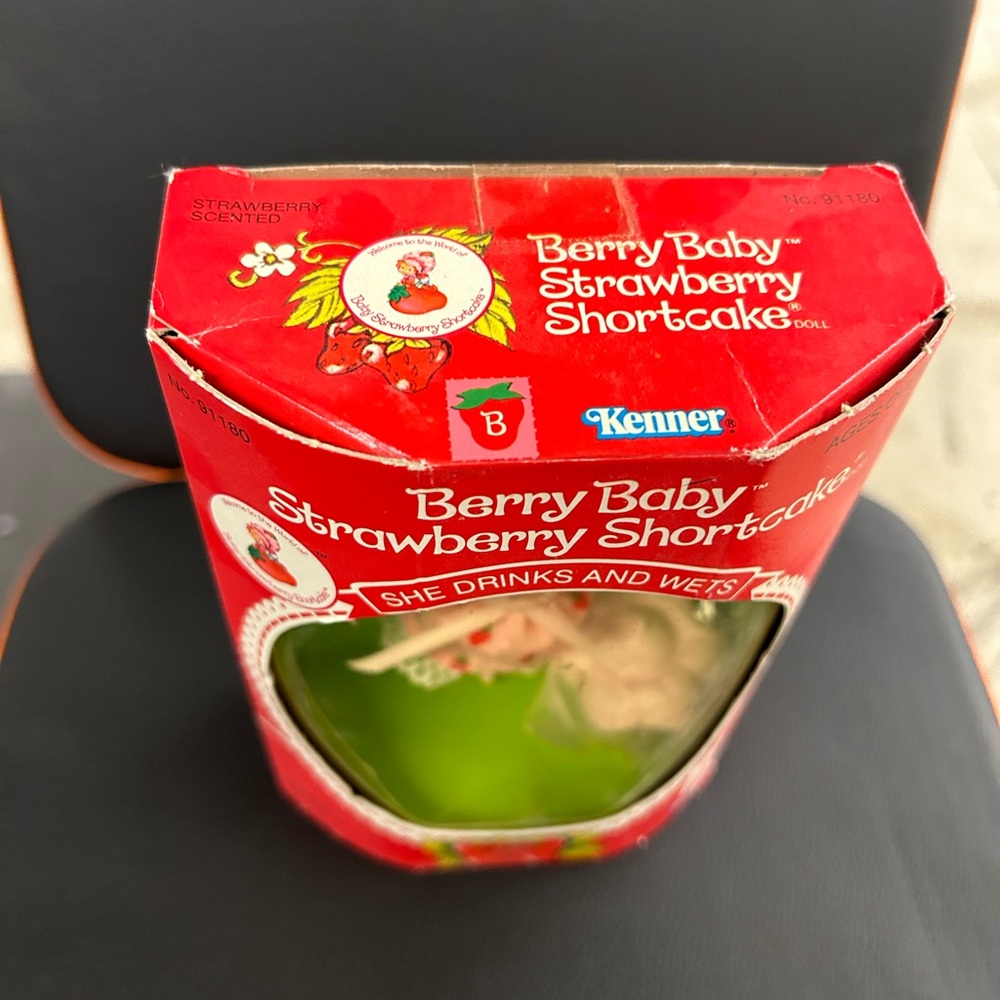 Vintage 80s new in box Strawberry Shortcake Baby Berry. - Picture 3 of 4